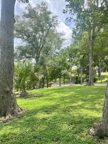 111 Kathleen, La Grange, TX 78945