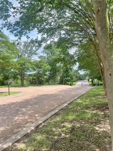 111 Kathleen, La Grange, TX 78945