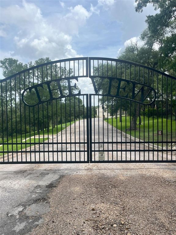 111 Kathleen, La Grange, TX 78945