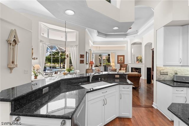 2039 Mission DR, Naples, FL 34109