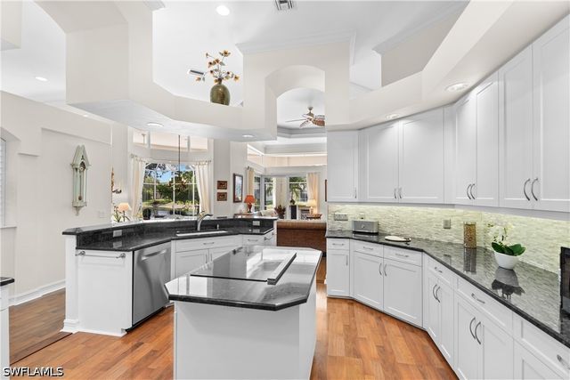 2039 Mission DR, Naples, FL 34109