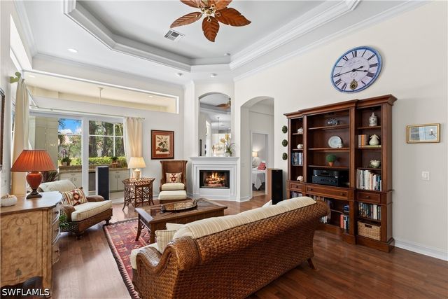 2039 Mission DR, Naples, FL 34109