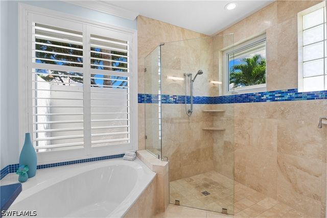 2039 Mission DR, Naples, FL 34109