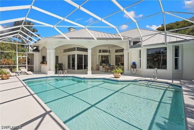 2039 Mission DR, Naples, FL 34109