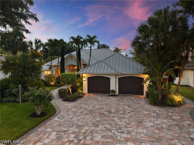 2039 Mission DR, Naples, FL 34109