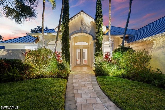 2039 Mission DR, Naples, FL 34109