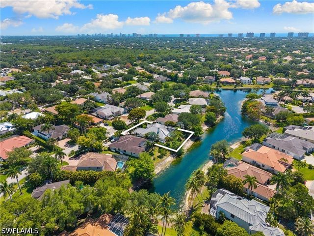 2039 Mission DR, Naples, FL 34109