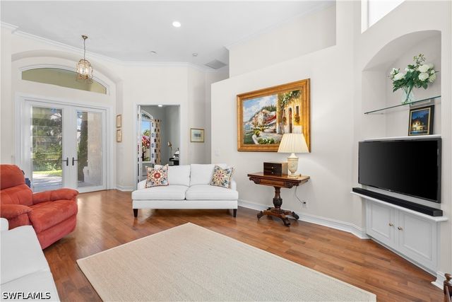 2039 Mission DR, Naples, FL 34109