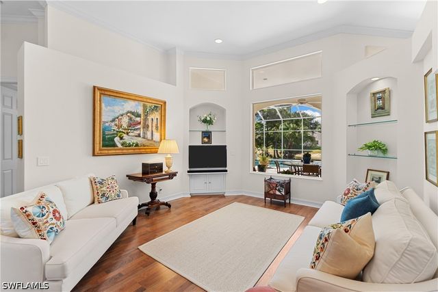 2039 Mission DR, Naples, FL 34109