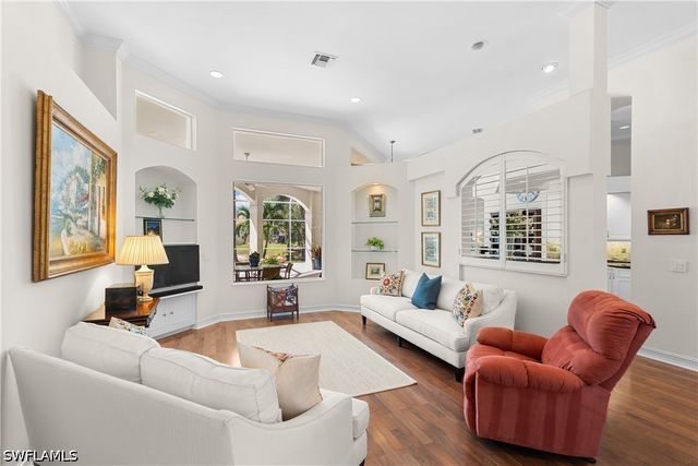 2039 Mission DR, Naples, FL 34109