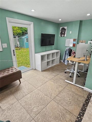 301 SW 65th Ave, Pembroke Pines, FL 33023