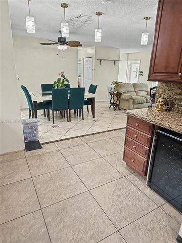 301 SW 65th Ave, Pembroke Pines, FL 33023