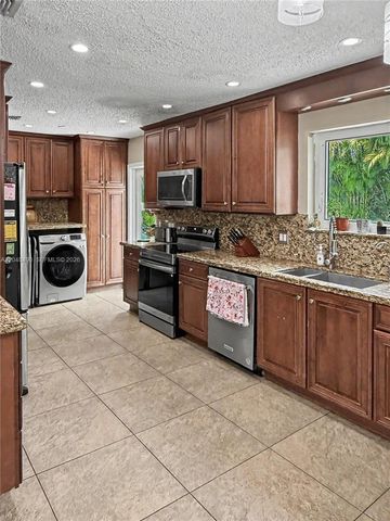 301 SW 65th Ave, Pembroke Pines, FL 33023