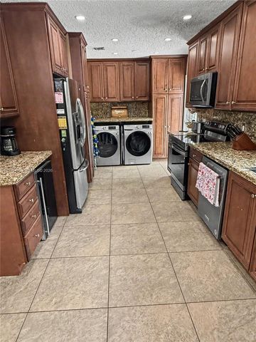 301 SW 65th Ave, Pembroke Pines, FL 33023