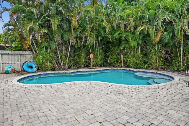301 SW 65th Ave, Pembroke Pines, FL 33023