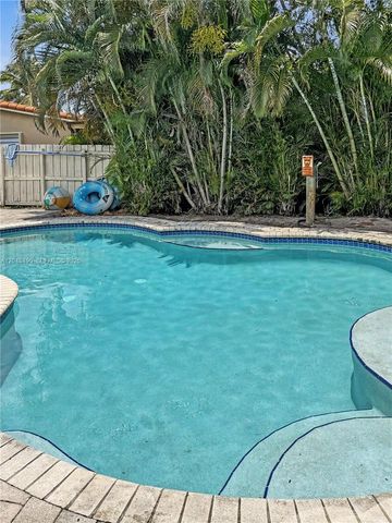 301 SW 65th Ave, Pembroke Pines, FL 33023