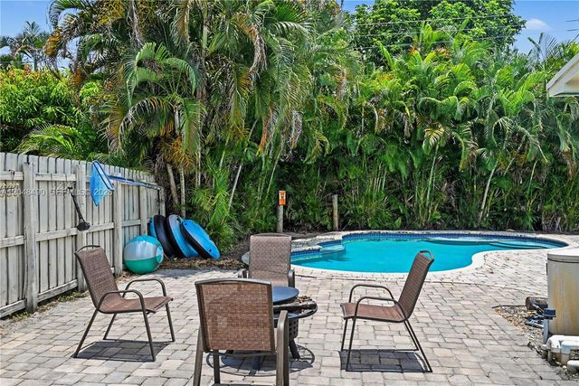 301 SW 65th Ave, Pembroke Pines, FL 33023