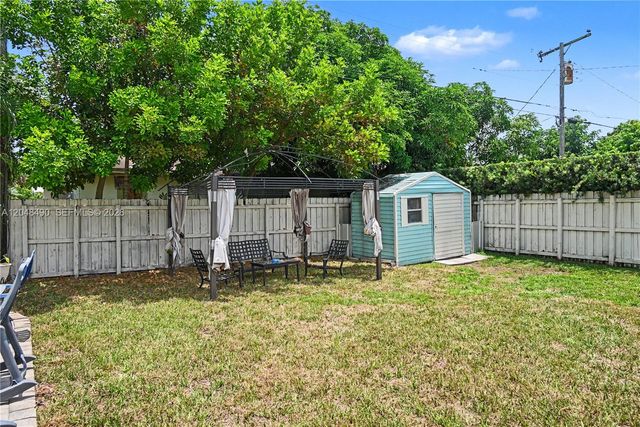 301 SW 65th Ave, Pembroke Pines, FL 33023