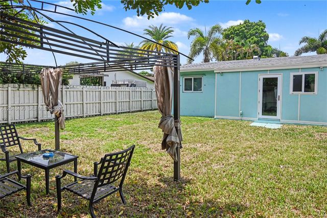 301 SW 65th Ave, Pembroke Pines, FL 33023