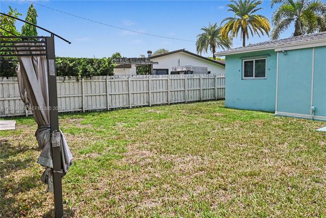 301 SW 65th Ave, Pembroke Pines, FL 33023