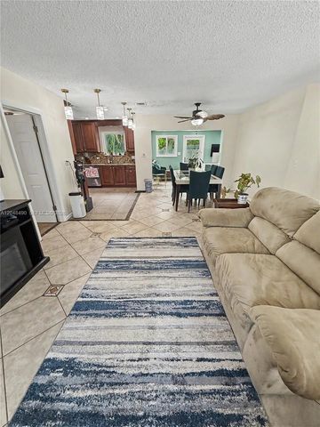 301 SW 65th Ave, Pembroke Pines, FL 33023