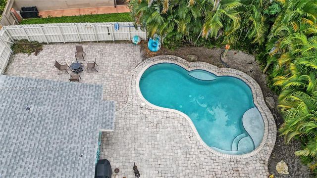 301 SW 65th Ave, Pembroke Pines, FL 33023