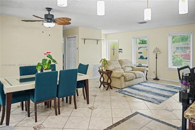 301 SW 65th Ave, Pembroke Pines, FL 33023