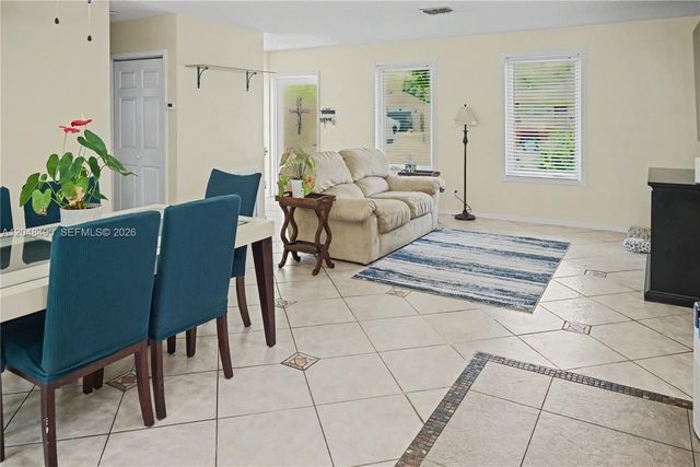 301 SW 65th Ave, Pembroke Pines, FL 33023