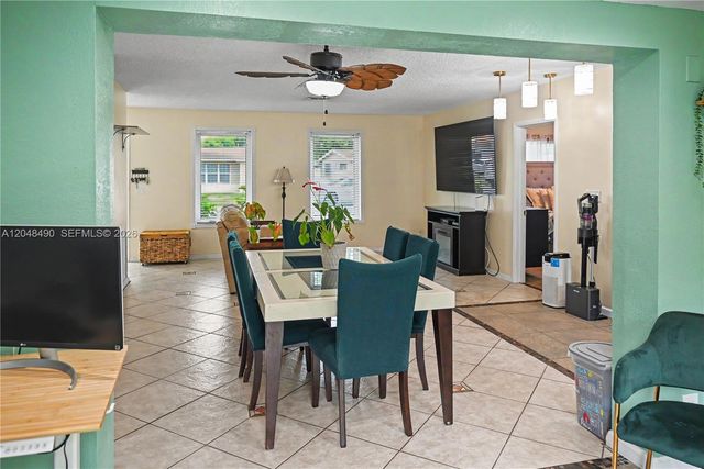 301 SW 65th Ave, Pembroke Pines, FL 33023