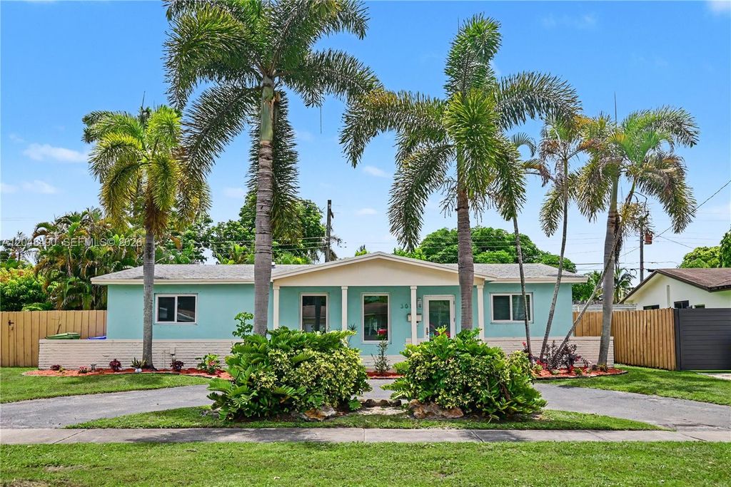 301 SW 65th Ave, Pembroke Pines, FL 33023