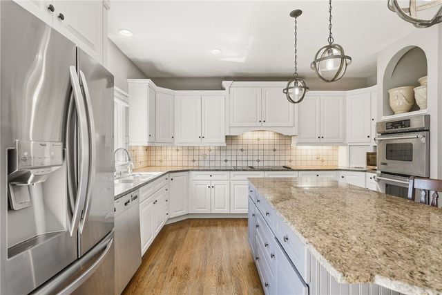 3053 Canterbury Dr, Hampton, PA 15101