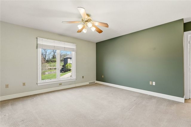 3053 Canterbury Dr, Hampton, PA 15101