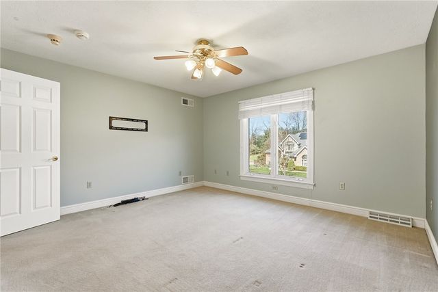 3053 Canterbury Dr, Hampton, PA 15101