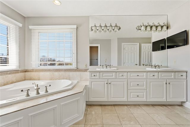 3053 Canterbury Dr, Hampton, PA 15101