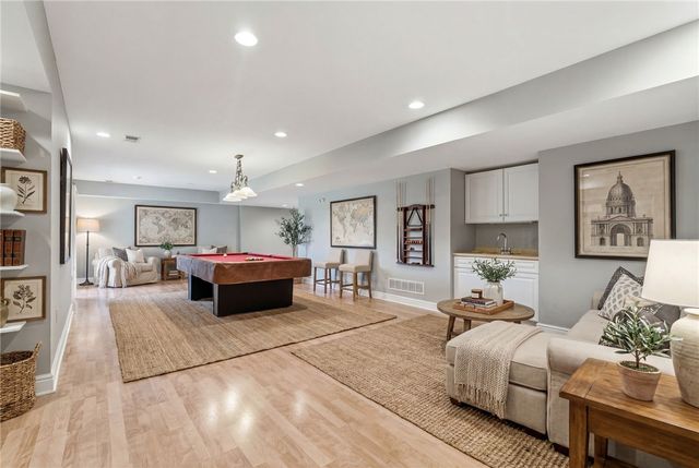 3053 Canterbury Dr, Hampton, PA 15101