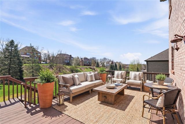 3053 Canterbury Dr, Hampton, PA 15101