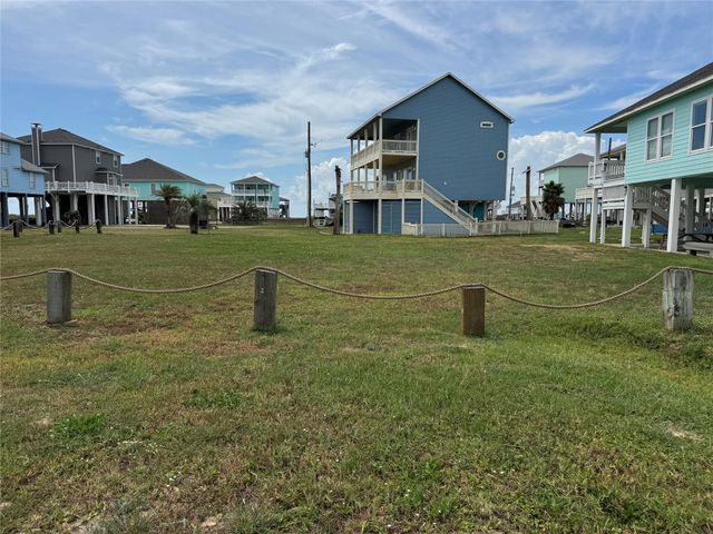 827 O Neil Road, Bolivar Peninsula, TX 77650