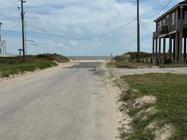 827 O Neil Road, Bolivar Peninsula, TX 77650