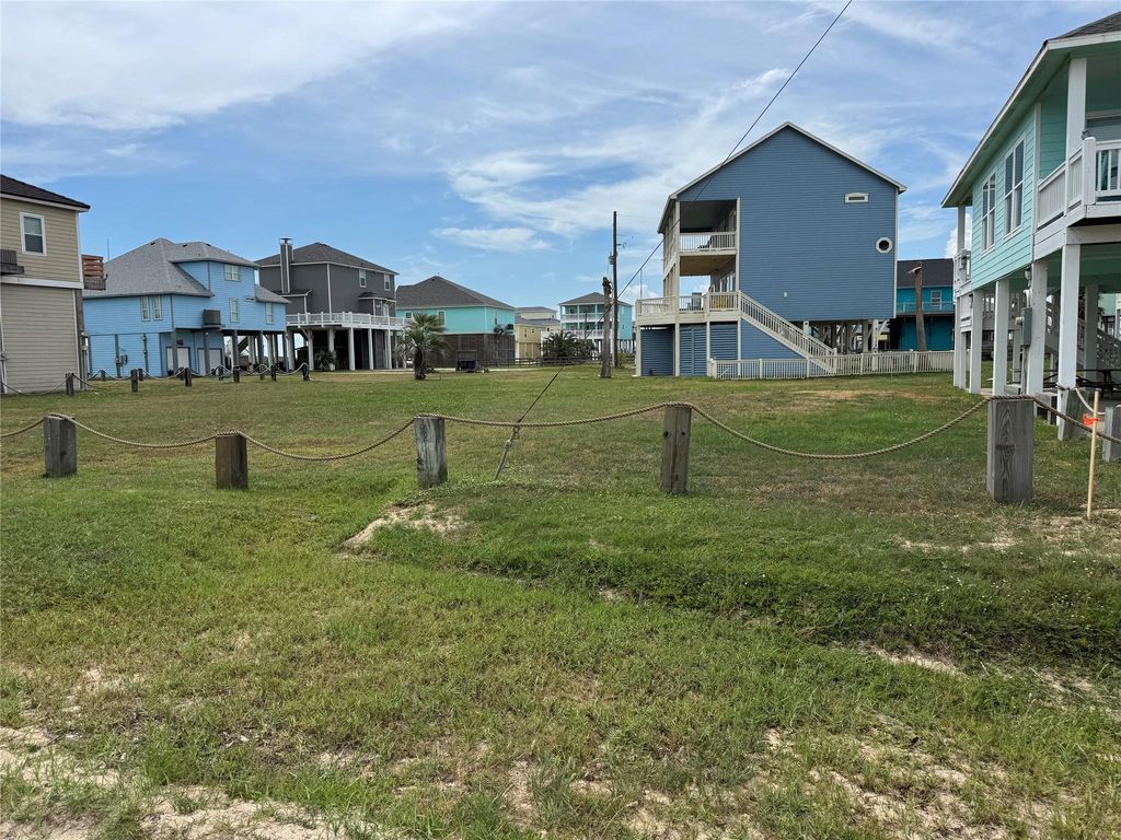 827 O Neil Road, Bolivar Peninsula, TX 77650