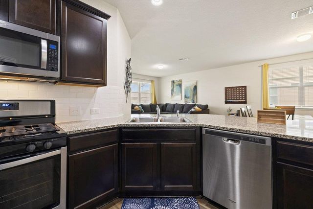 204 Rochester LN, Hutto, TX 78634