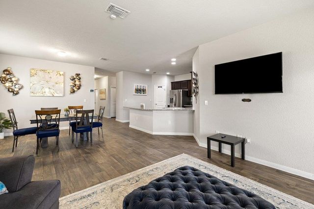 204 Rochester LN, Hutto, TX 78634