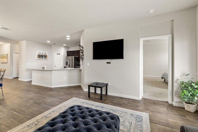 204 Rochester LN, Hutto, TX 78634