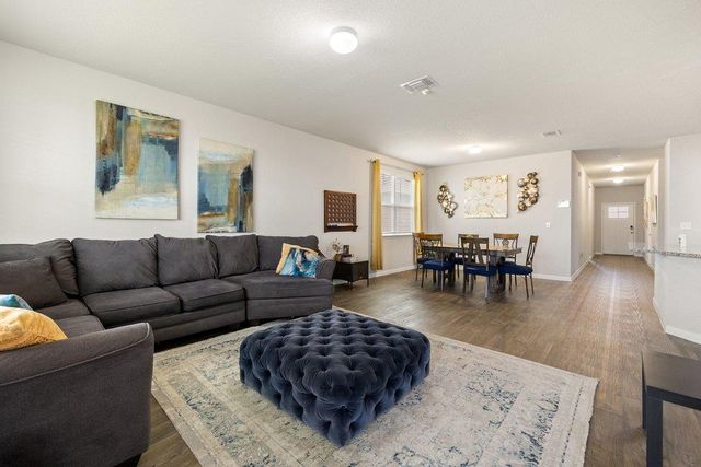 204 Rochester LN, Hutto, TX 78634