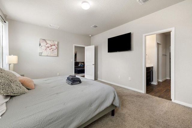 204 Rochester LN, Hutto, TX 78634