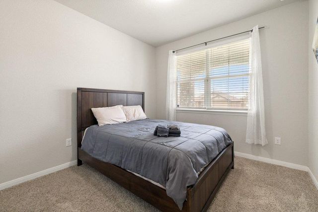 204 Rochester LN, Hutto, TX 78634