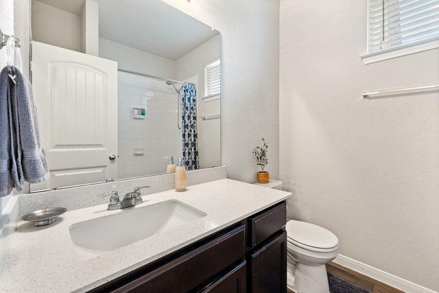 204 Rochester LN, Hutto, TX 78634