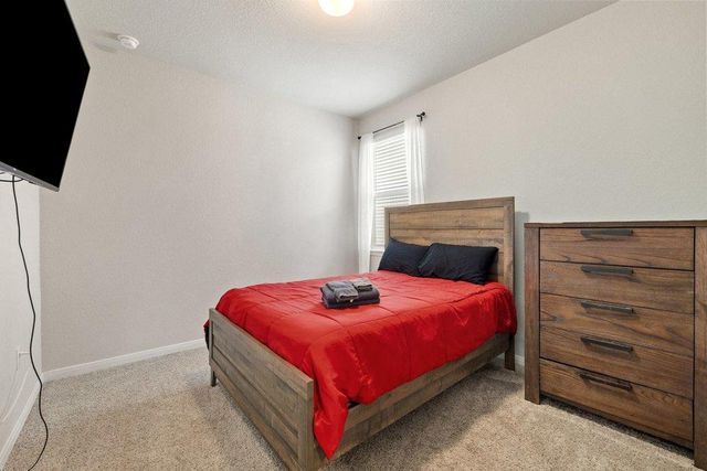 204 Rochester LN, Hutto, TX 78634