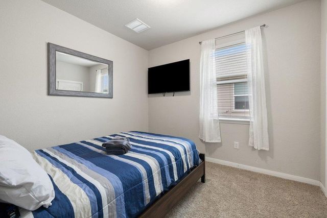 204 Rochester LN, Hutto, TX 78634