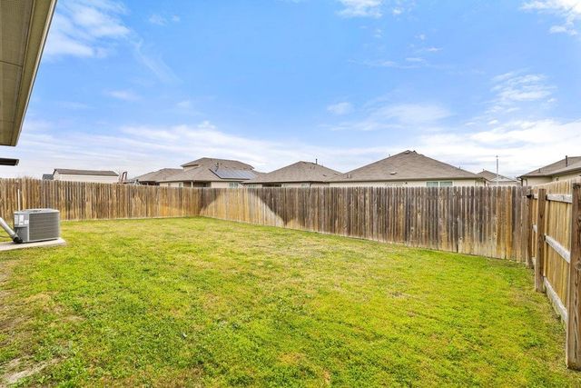 204 Rochester LN, Hutto, TX 78634
