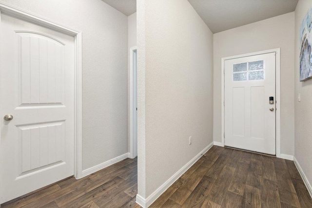 204 Rochester LN, Hutto, TX 78634